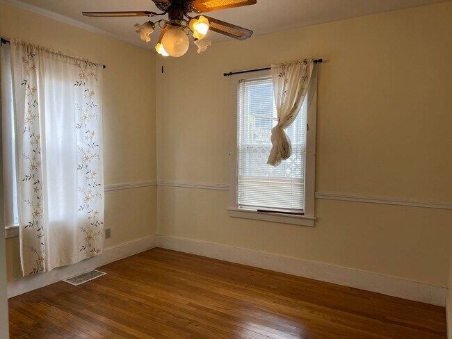 Building Photo - 2 Bedroom downtown Lebanon