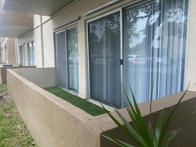 Foto del edificio - 7755 SW 86th St