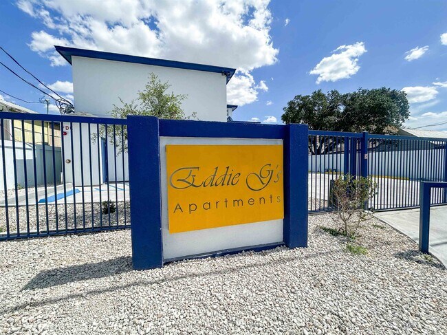 Foto del edificio - 615 E Lane St