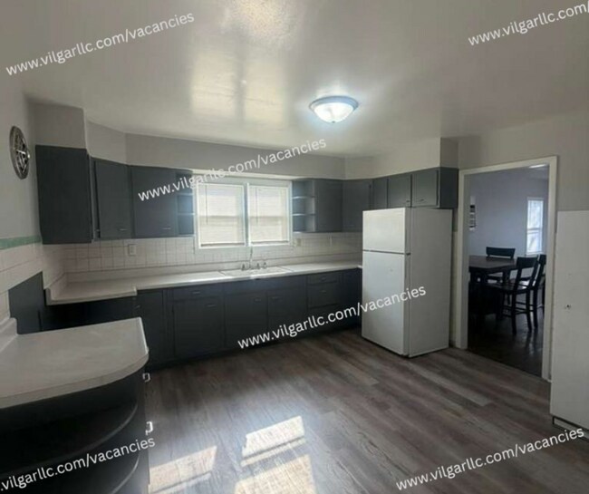 Foto del edificio - FOR RENT — SPACIOUS 3 BED / 1.5 BATH HOME