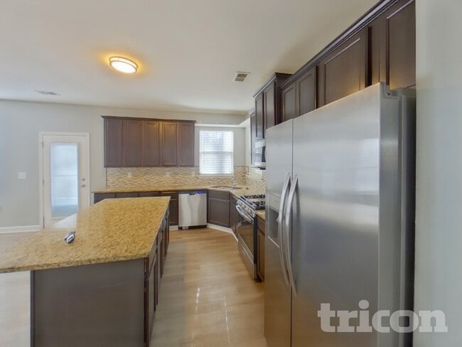 Foto del edificio - 4059 Tarnwood Pl