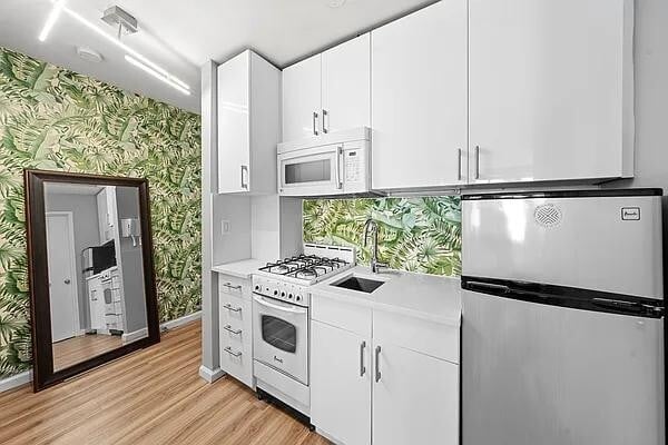 Building Photo - 45 E 25th St