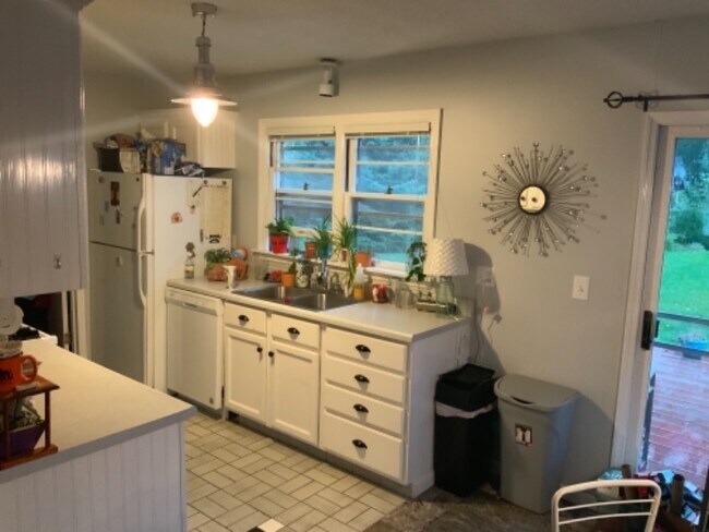Building Photo - 4344 Meadowwood Dr