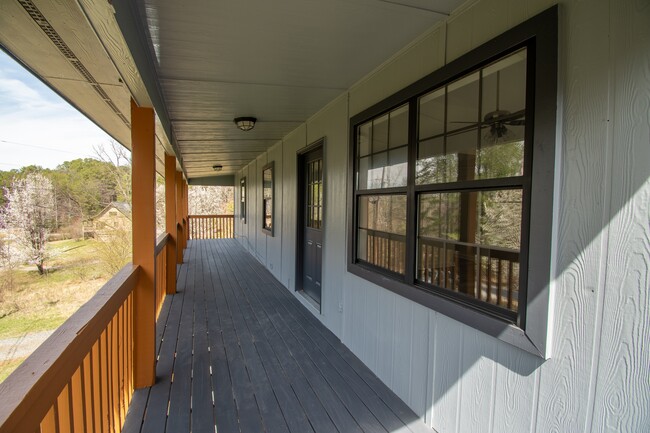 Building Photo - 2680-A River Heights Rd