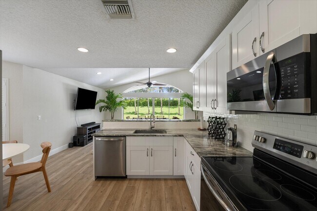 Foto del edificio - 4033 Bluff Harbor Way