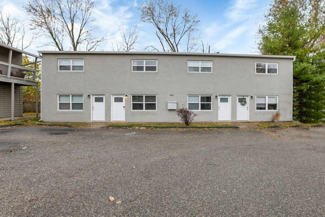 Primary Photo - 482 E Norwich Ave