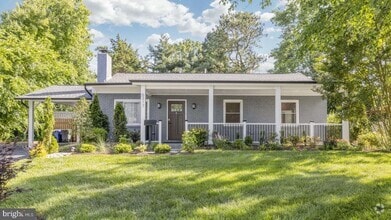 Building Photo - 6317 Everglades Dr