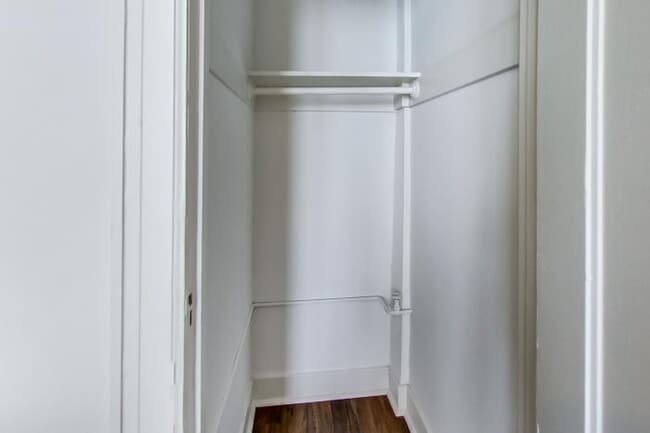 Building Photo - bedroom in San Francisco CA 94108