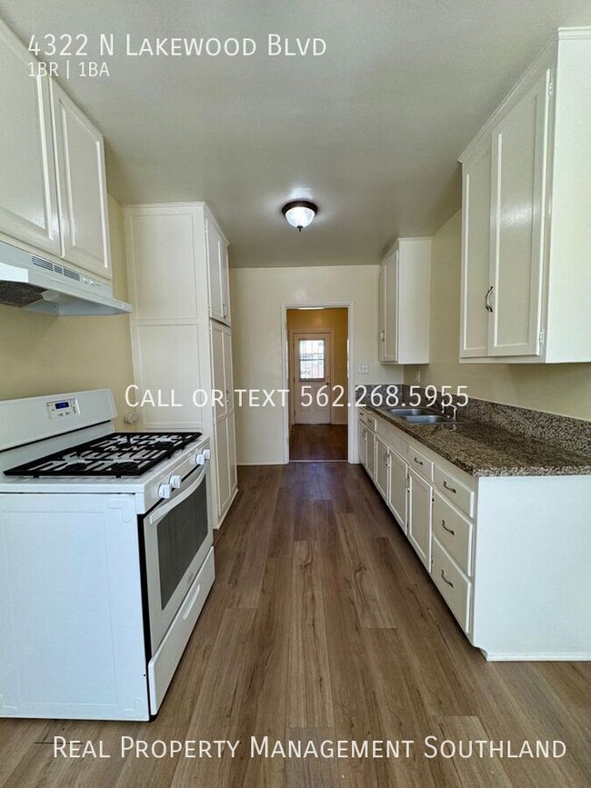 Building Photo - Beautifully Renovated 1 Bed / 1 Bath Apart...