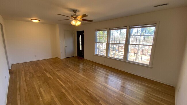 Foto del edificio - 2517 Piney Branch Rd NW