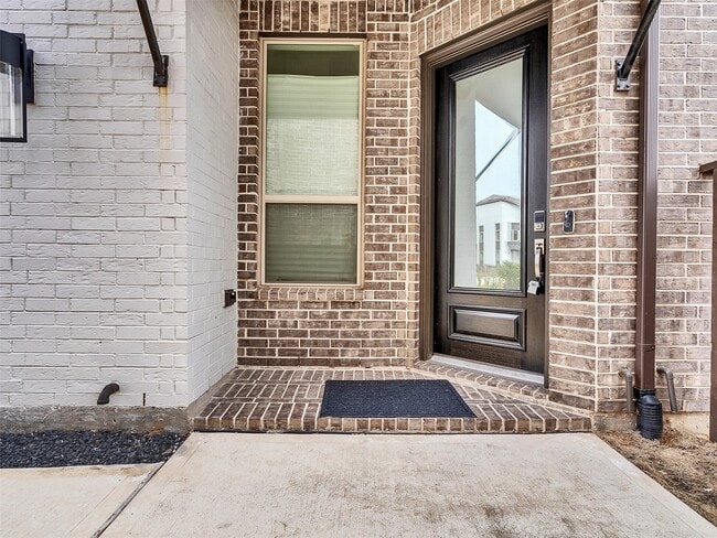 Building Photo - 19707 Curved Steel Dr