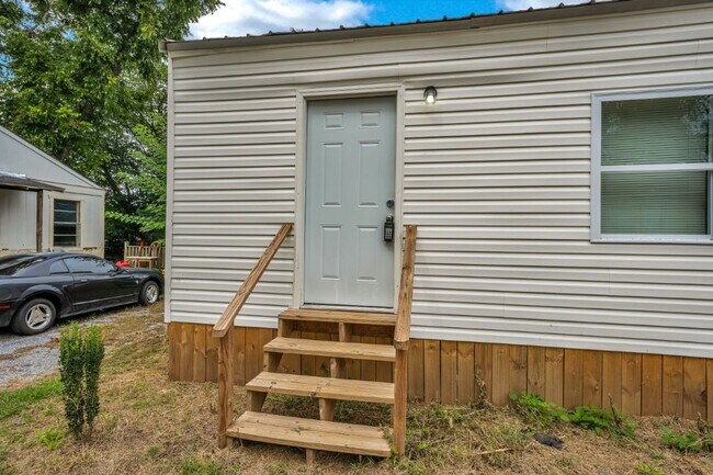 Foto del edificio - Cozy Childersburg Duplex! 2 Bed 1 Bath $75...