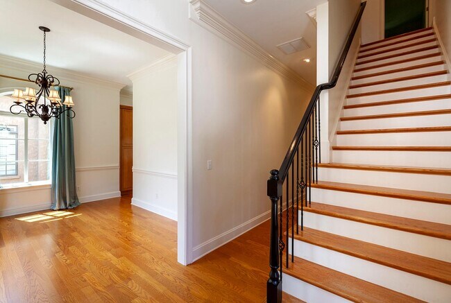 Building Photo - 8819 Provence Village Ln