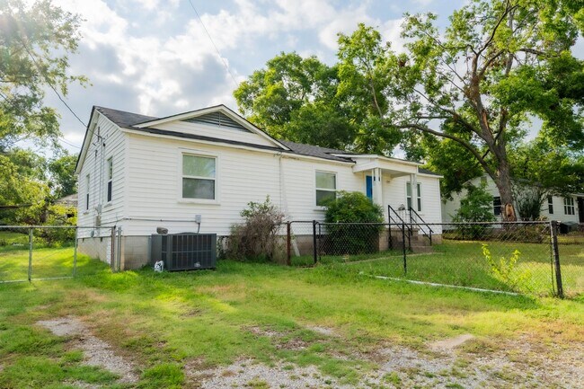 Building Photo - 3 Bed | 1 Bath | West Tulsa