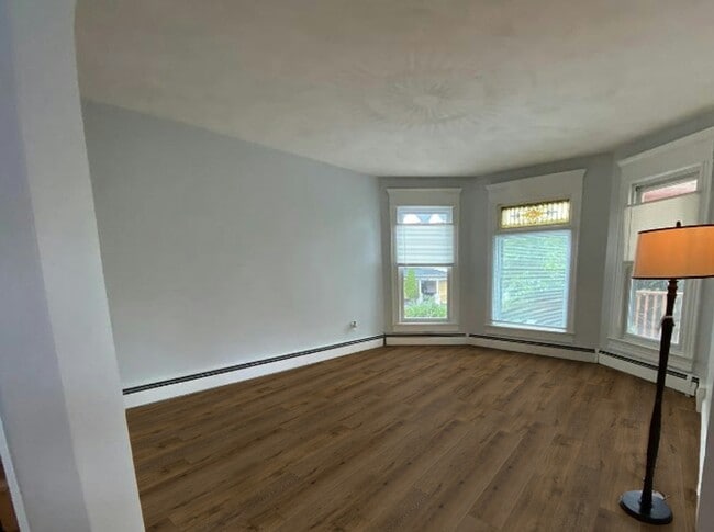 Building Photo - 848 Quincy Ave