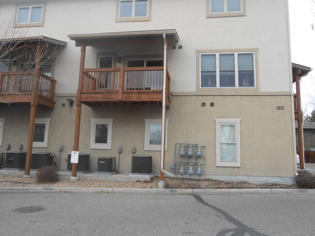 Building Photo - 1212 Walnut Ave