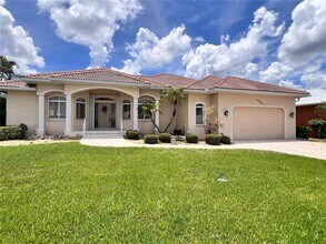 Building Photo - 5480 Sea Edge Dr