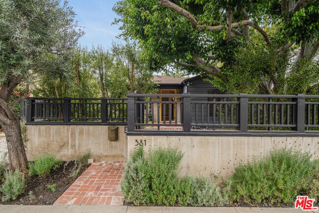 Building Photo - 381 Huntley Dr