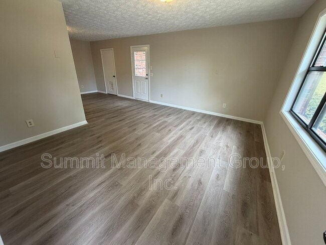 Foto del edificio - 1035 Eastview Rd NE