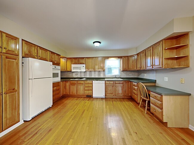 Foto del edificio - 3415 Turnberry Dr