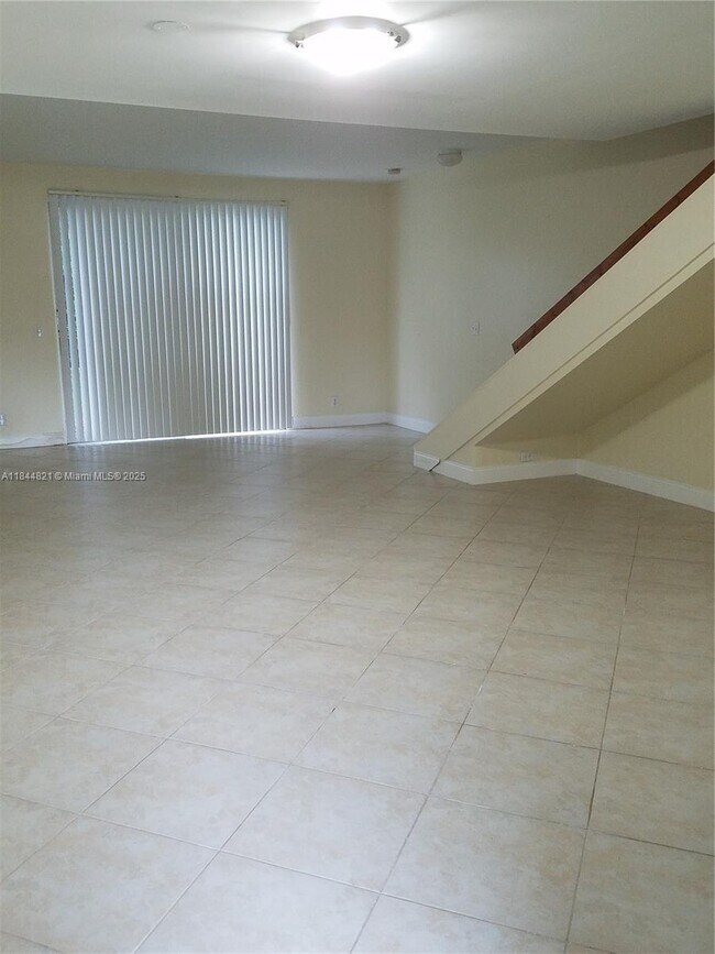 Building Photo - 1601 Sorrento Dr
