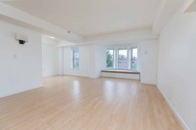 Foto del edificio - 910 Beacon St