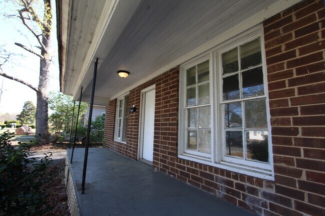 Foto del edificio - 232 Columbia Ave