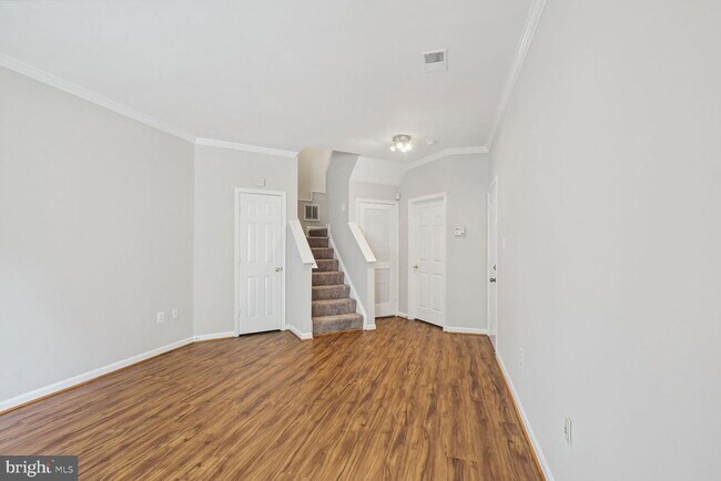 Foto del edificio - 2547 Sandbourne Ln