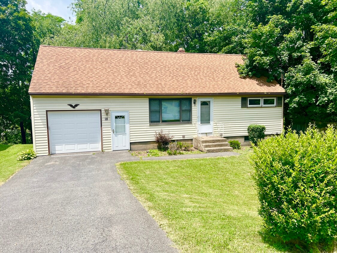 Front view with 3 entrance access - 18 Ridgecrest Ave