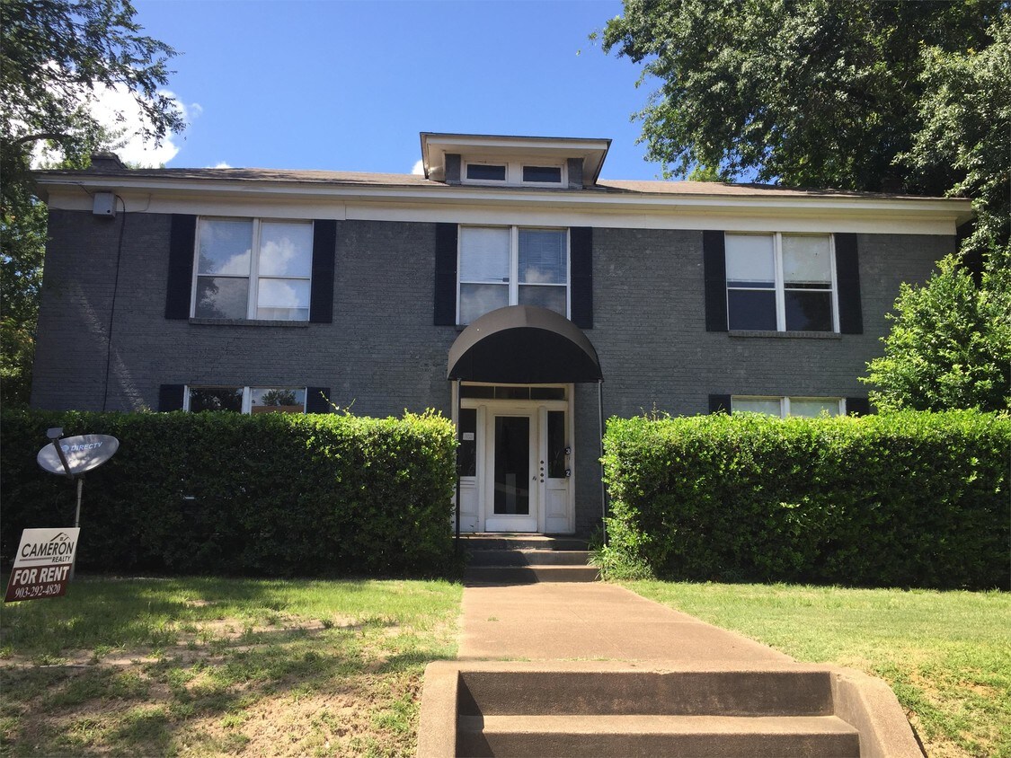 Primary Photo - 701 W Houston St