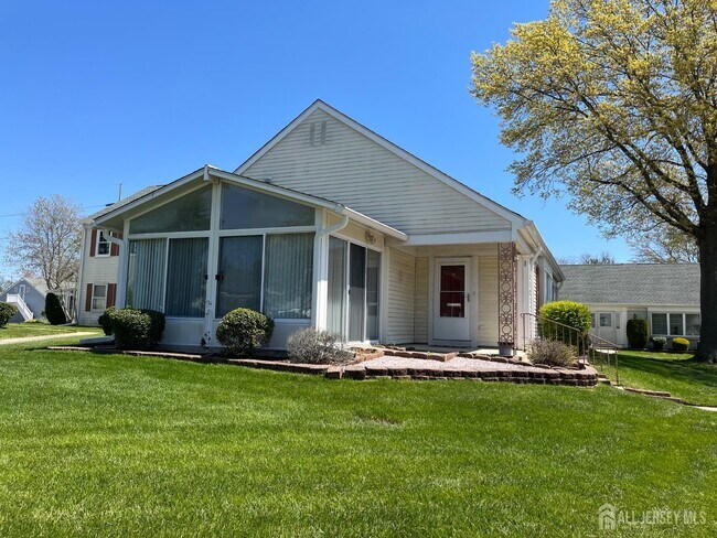 Foto del edificio - 333N Newport Way