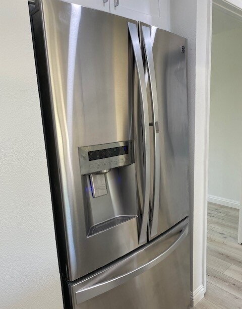 Foto del edificio - "Charming 1-Bedroom Retreat with Gleaming Hardwood Floors in Prime Irvine Location!"