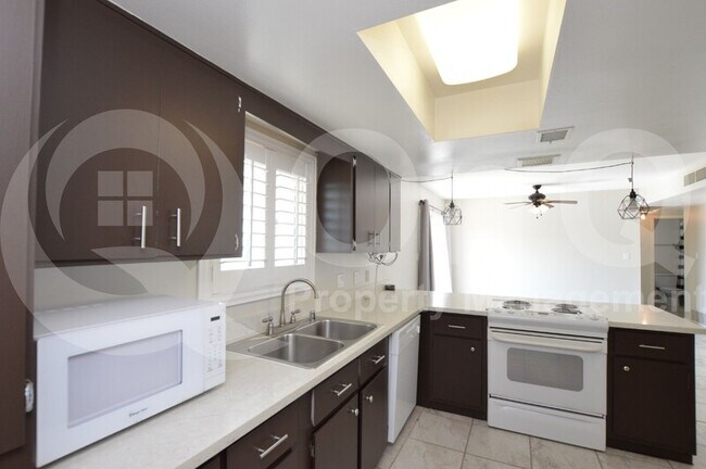 Building Photo - 2120 S Los Feliz Dr