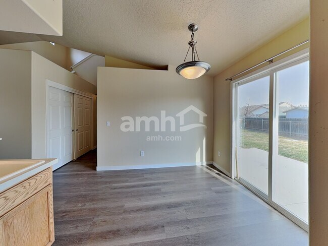 Foto del edificio - 19782 Amherst Ave