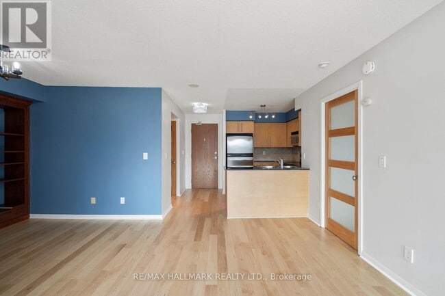 Building Photo - 219 Fort York Blvd