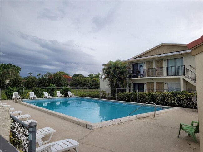 Building Photo - 11096 Royal Palm Blvd