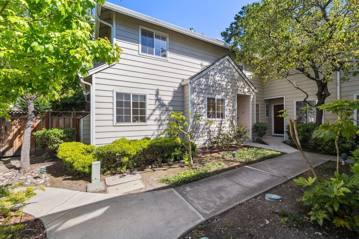 Foto principal - Delightful 3/3bth End-Unit Townhouse in Ce...