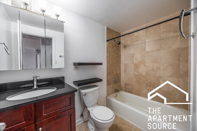 Foto del edificio - 4180 N Marine Dr