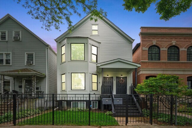 Building Photo - 1837 W Nelson St