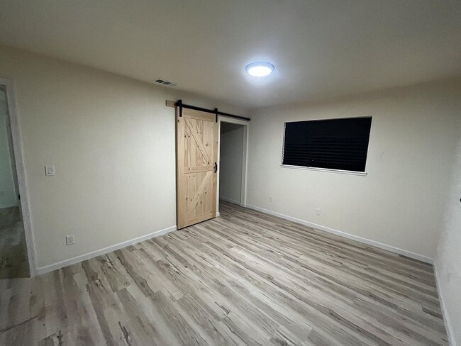 Foto del edificio - 3021 Farris Ave