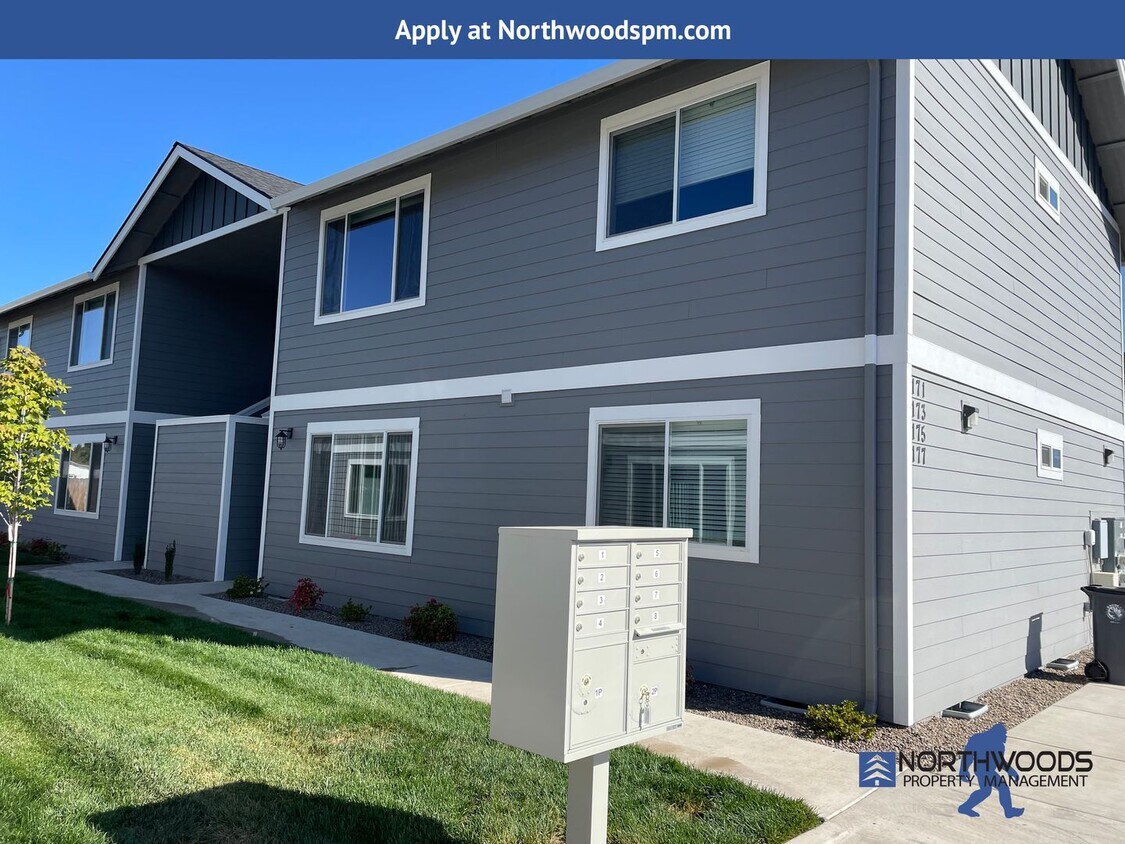 Primary Photo - New Very Nice 2 Bedroom 1 Btahroom Downsta...