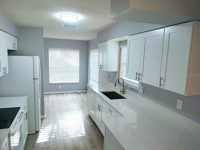 Building Photo - 725 Chilt Dr