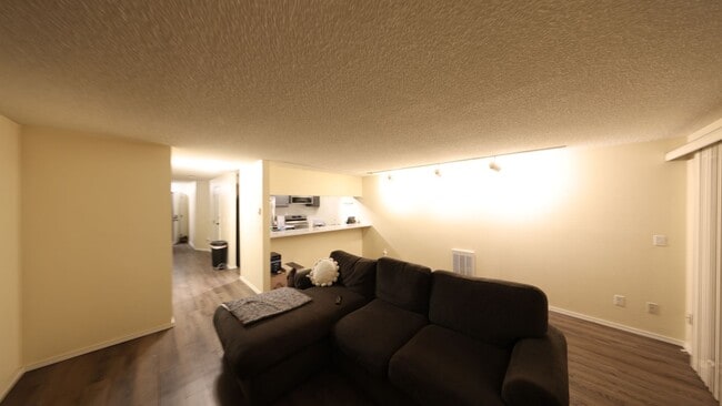 Foto del edificio - 2 Bed 2.5 Bath - Excellent Condition - Pet Friendly - NAS Whidbey