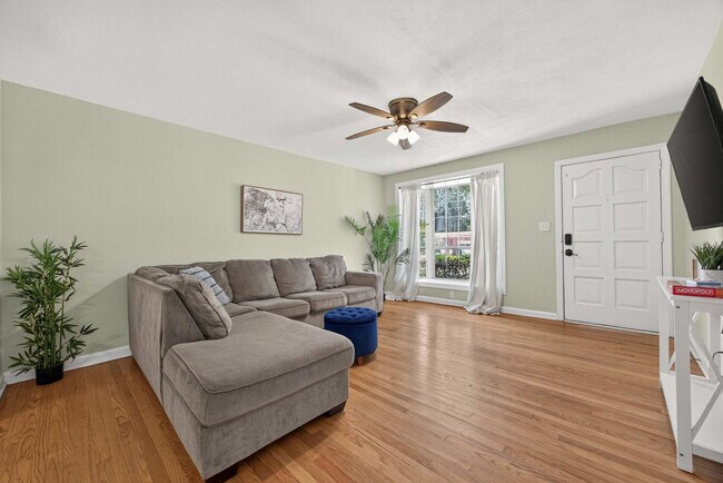 Foto del edificio - 8633 Emerald Isle Cir S