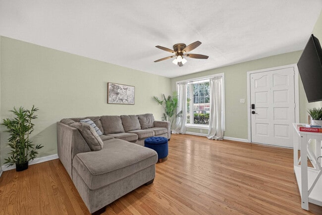 Building Photo - 8633 Emerald Isle Cir S