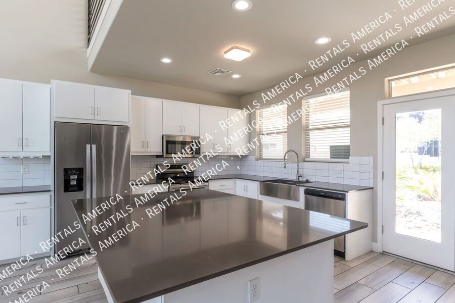 Foto principal - 922 S Fremont Ave