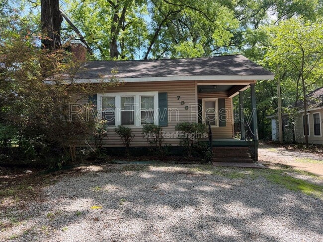 Photo - 736 Echles St House
