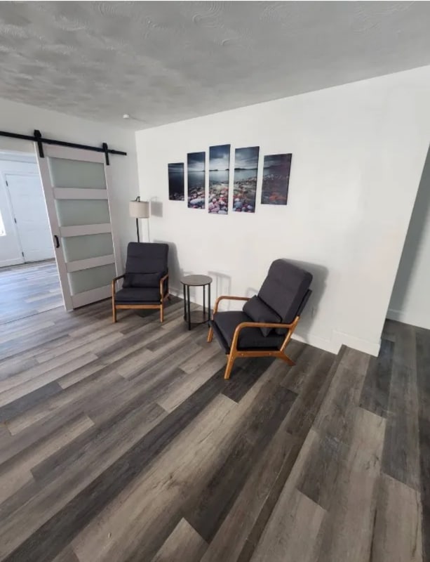 Building Photo - 814 Hall St