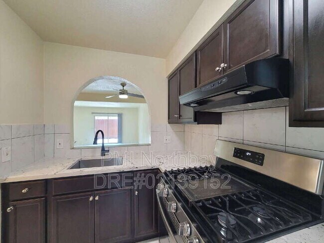 Building Photo - 1206 Dana Dr