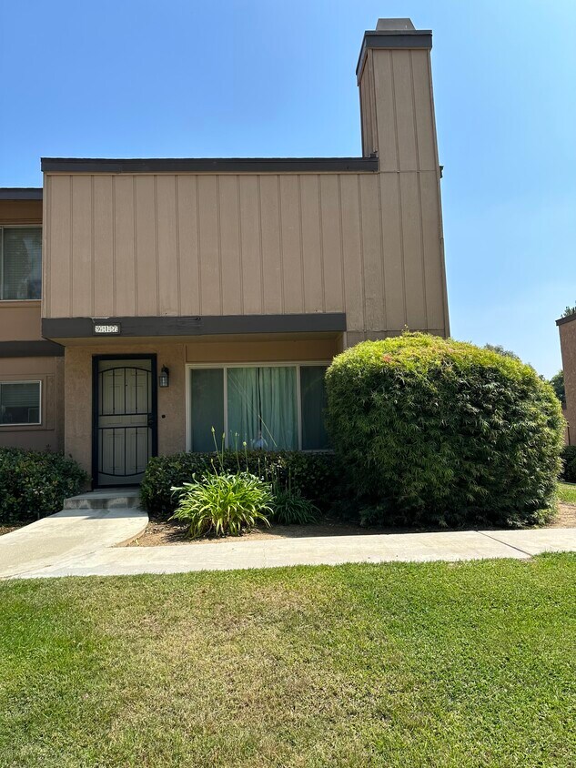 Photo - 917 W State St (Redlands, CA)